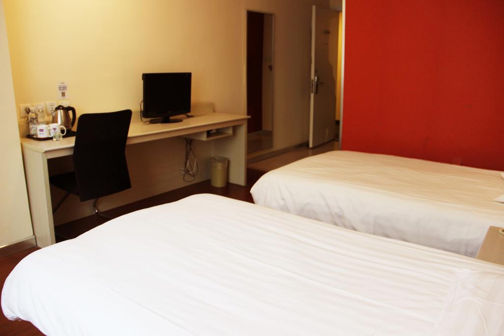 Hanting Hongqiao Railway Station Huqingping Highway Hotel
