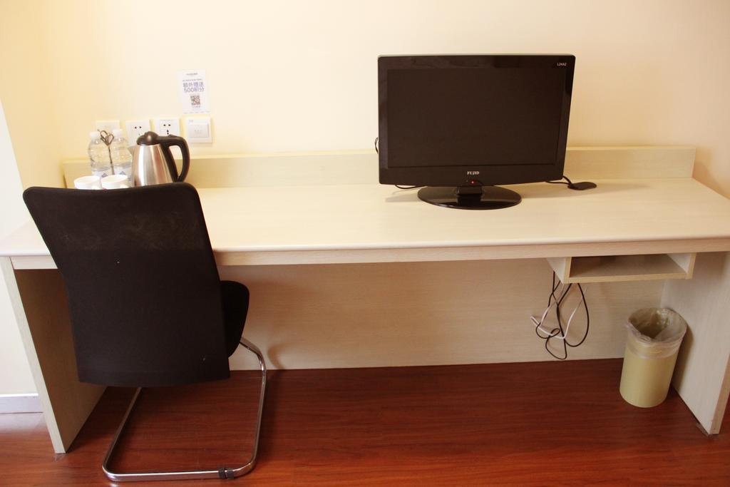 Hotel Hanting Hongqiao Railway Station Huqingping Highway 2*