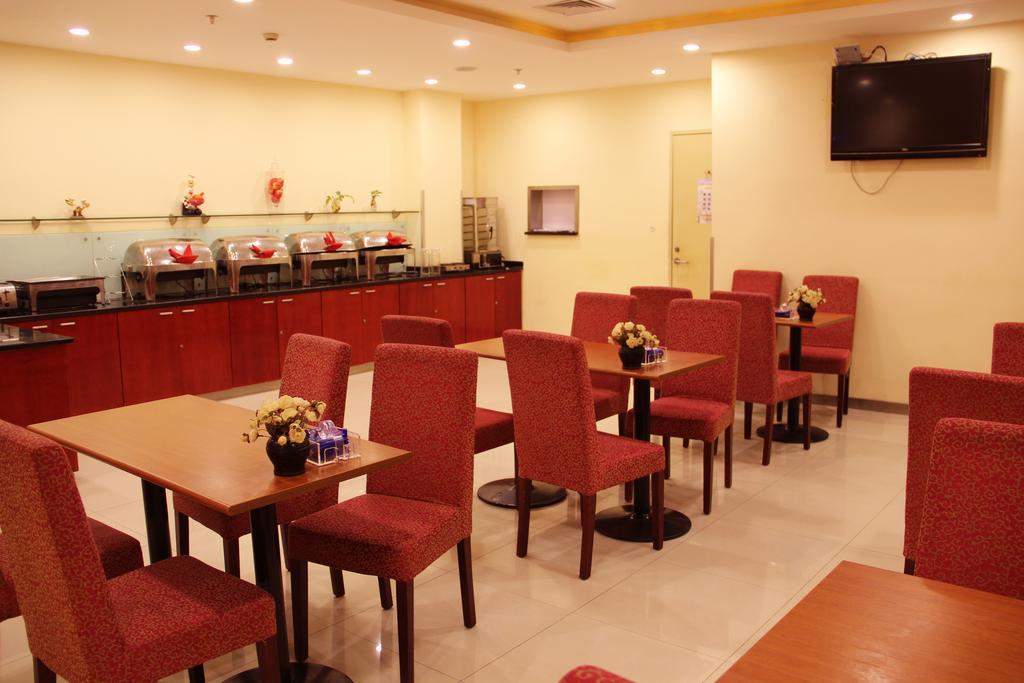 Hanting Hongqiao Railway Station Huqingping Highway Hotel