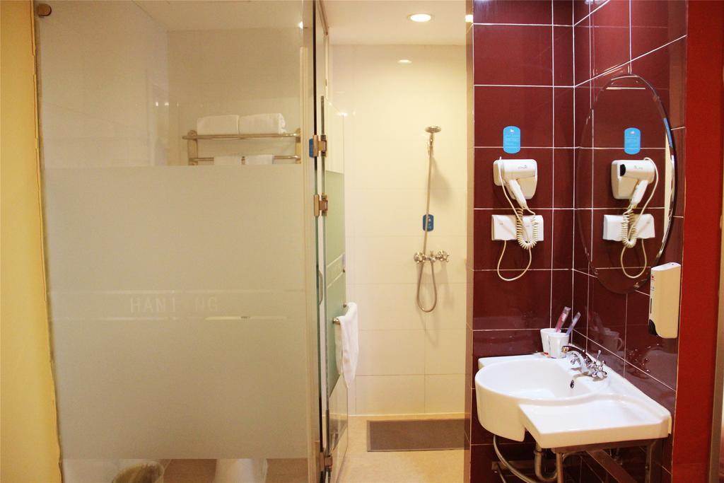 Hotel Hanting Hongqiao Railway Station Huqingping Highway 2*